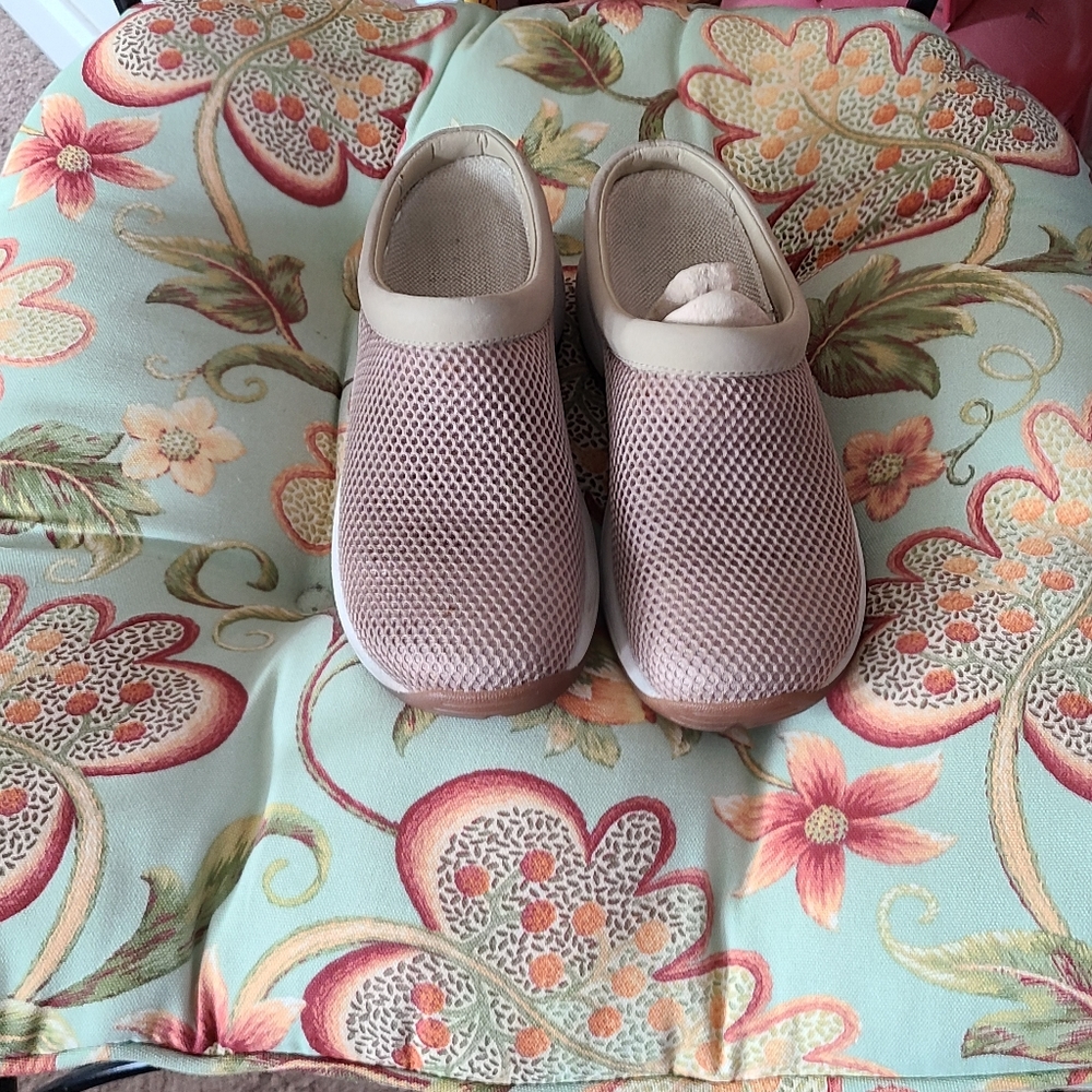 Women's shoes